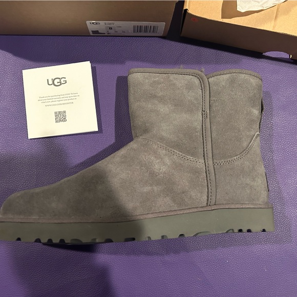 NEW UGG Cory II Genuine Shearling Lined Boot Size 8 - Picture 2 of 4
